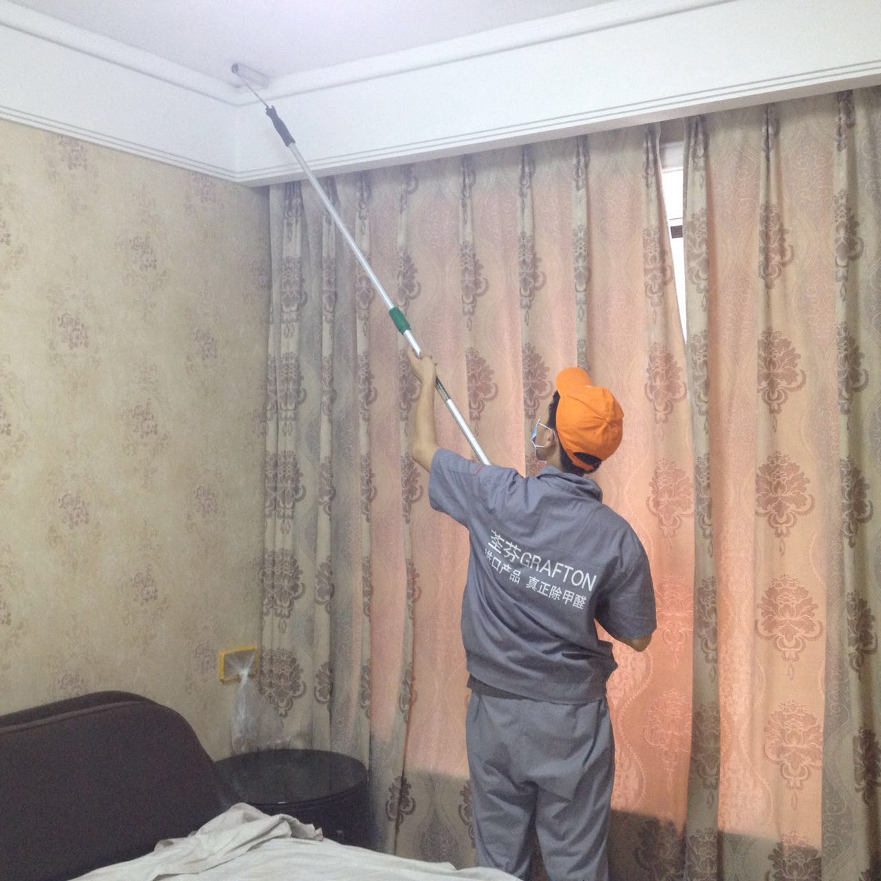 臥室頂面滾筒均勻施工 臥室頂面滾筒均勻施工