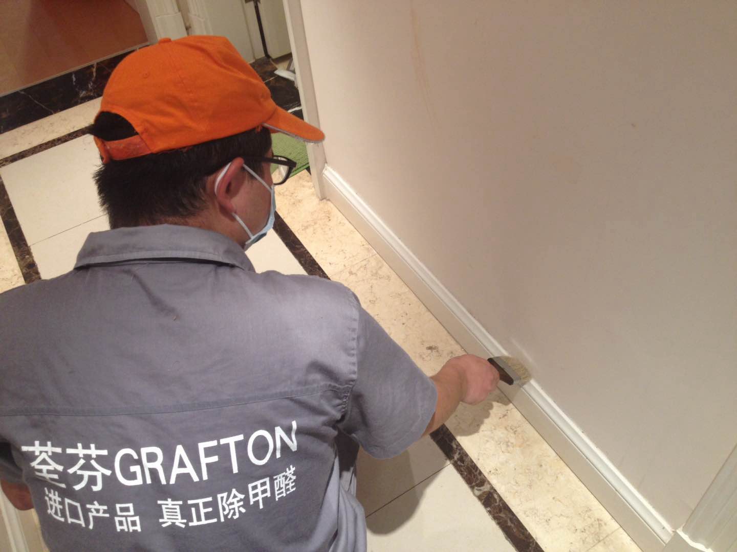 踢腳線接縫刷子重點處理 踢腳線接縫刷子重點處理