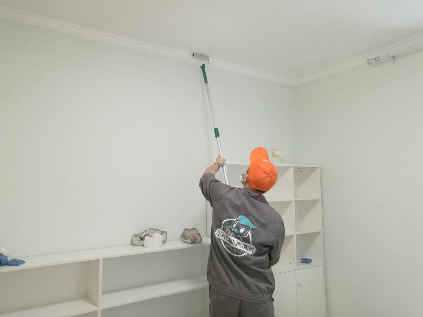 客餐廳頂面滾筒全方位施工 客餐廳頂面滾筒全方位施工