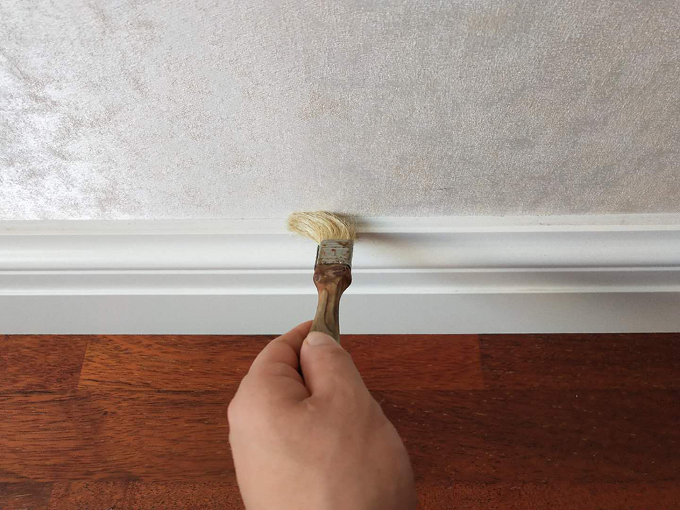 墻邊踢腳線(xiàn)刷子精細(xì)化處理