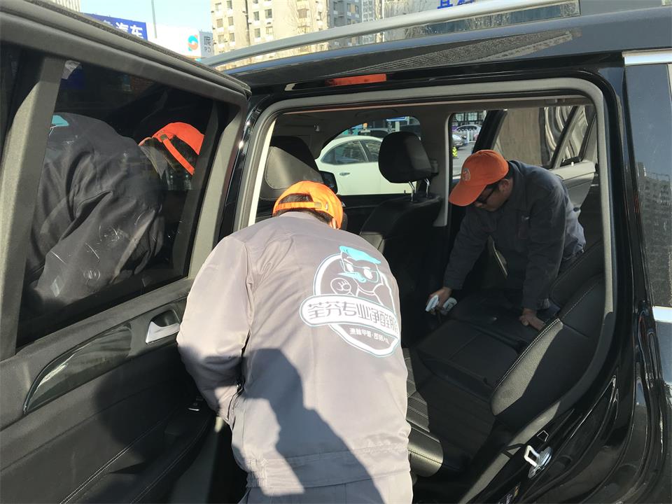 后排皮質(zhì)座椅腳墊噴涂治理 后排皮質(zhì)座椅腳墊噴涂治理