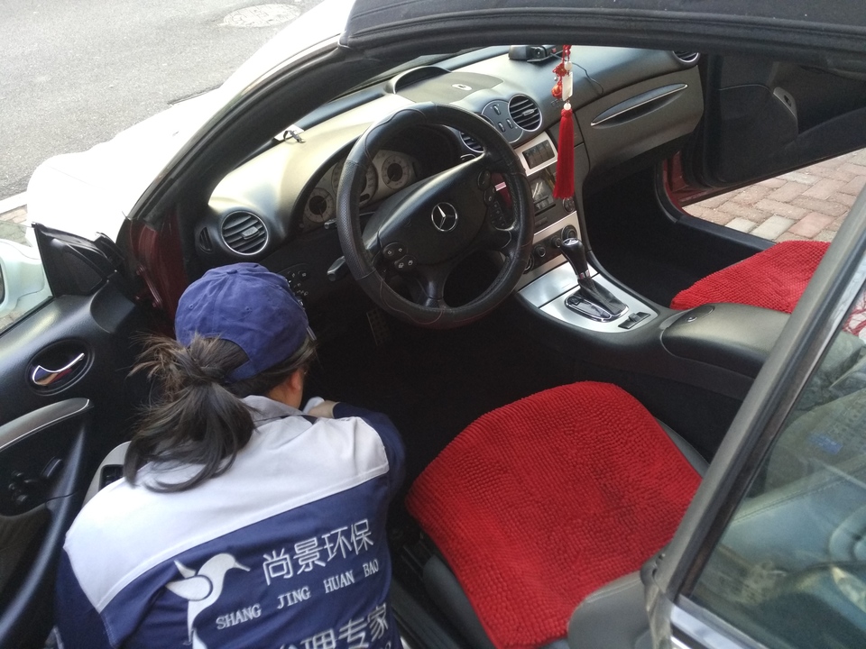 車內(nèi)座椅腳墊全方位噴涂施工 車內(nèi)座椅腳墊全方位噴涂施工