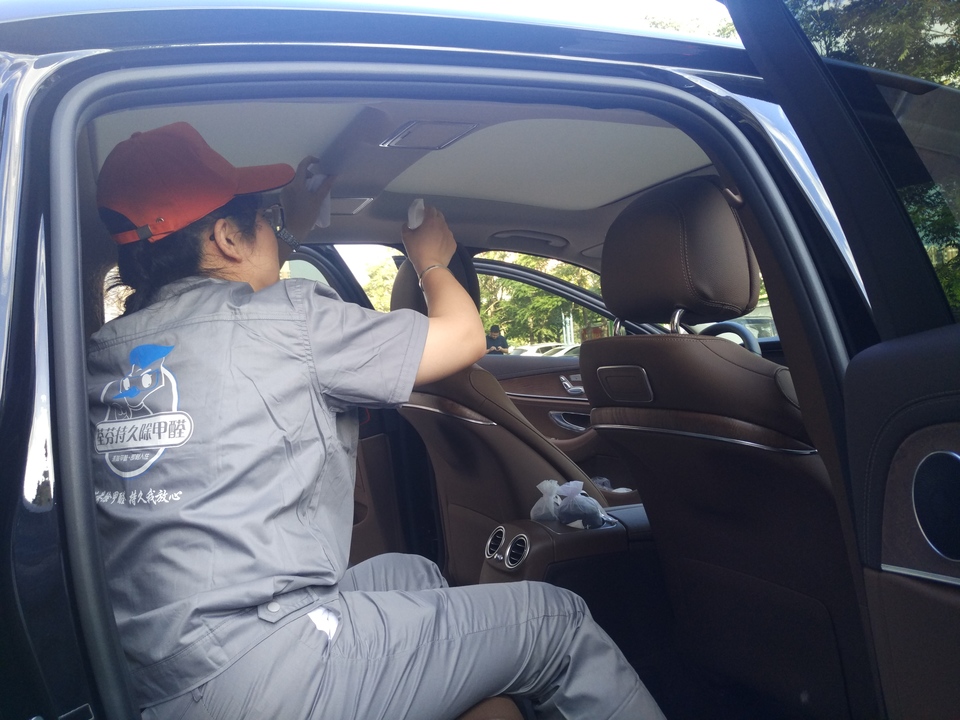 汽車頂面長(zhǎng)效除醛劑噴涂施工 汽車頂面長(zhǎng)效除醛劑噴涂施工