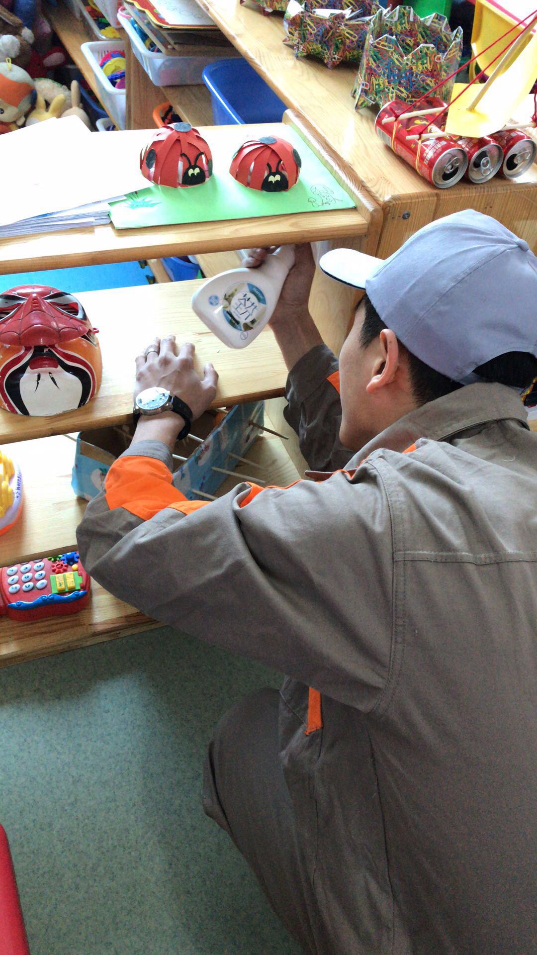 教室桌椅全方位噴涂施工治理 教室桌椅全方位噴涂施工治理