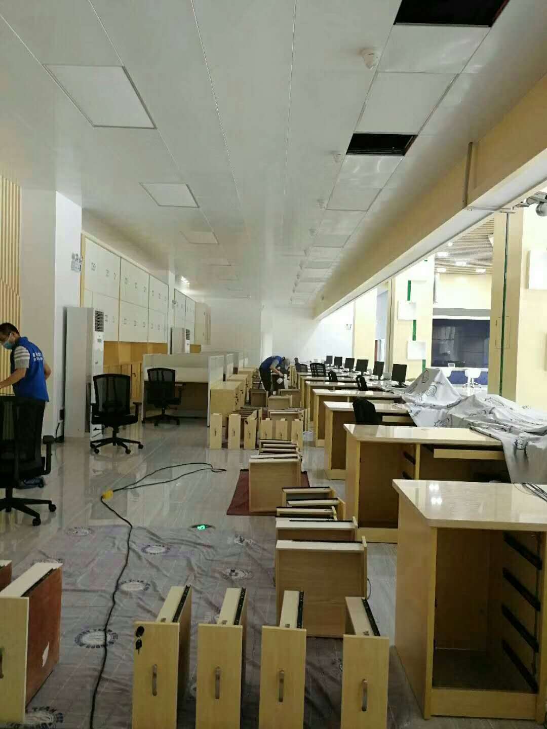 辦公區(qū)域桌椅全方位噴涂治理甲醛 辦公區(qū)域桌椅全方位噴涂治理甲醛