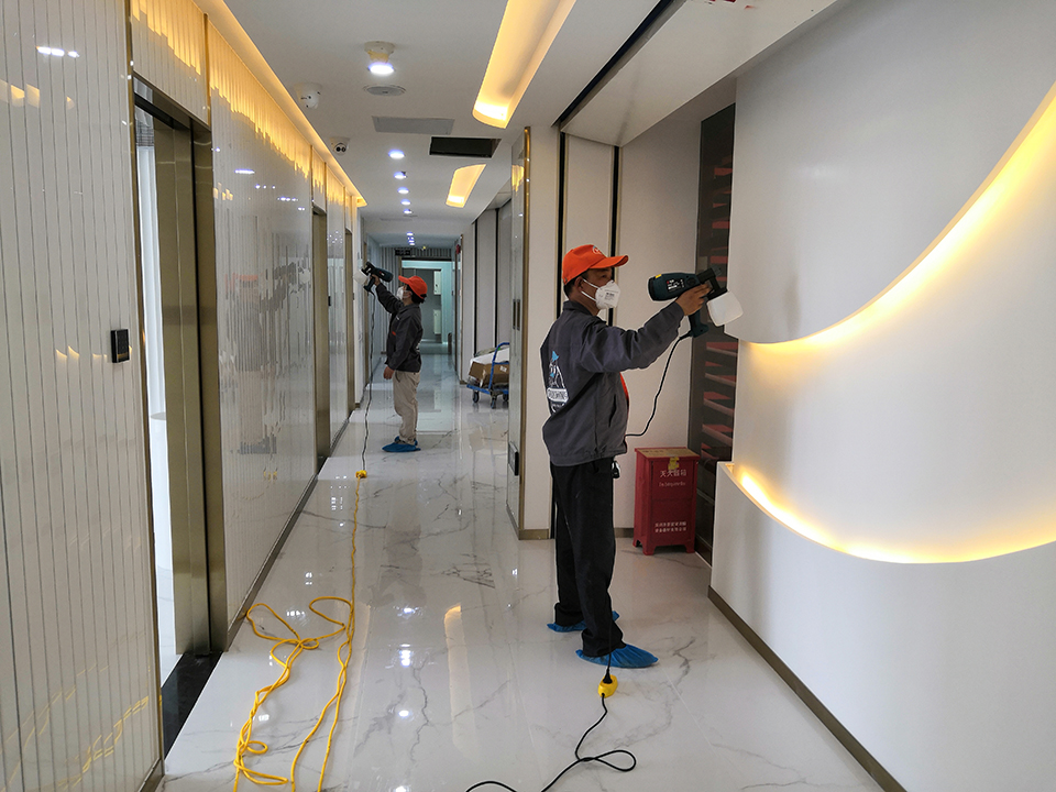 診所大廳過(guò)道墻面全方位噴涂治理甲醛