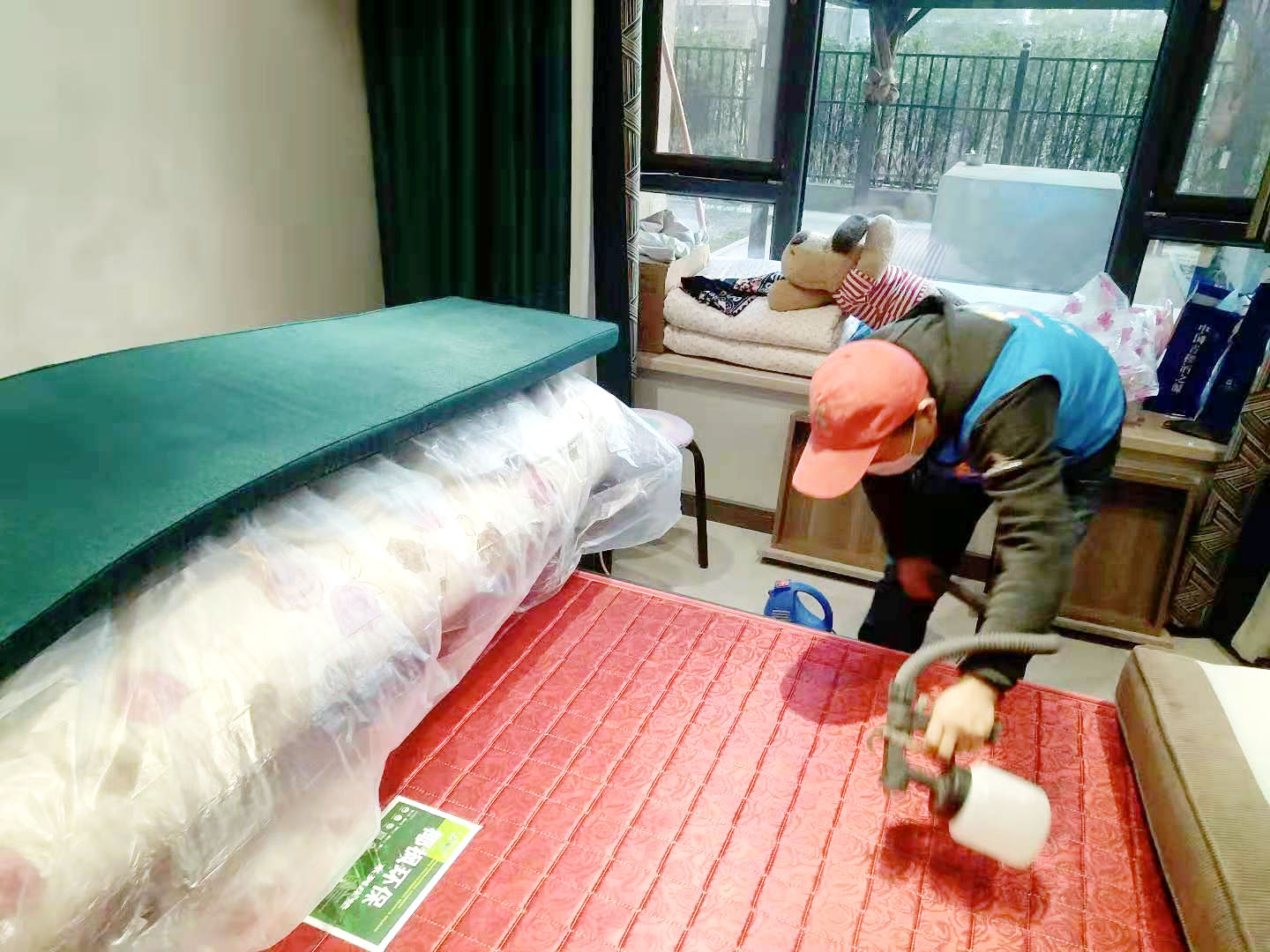 臥室床墊床架?chē)娡恐卫? width=