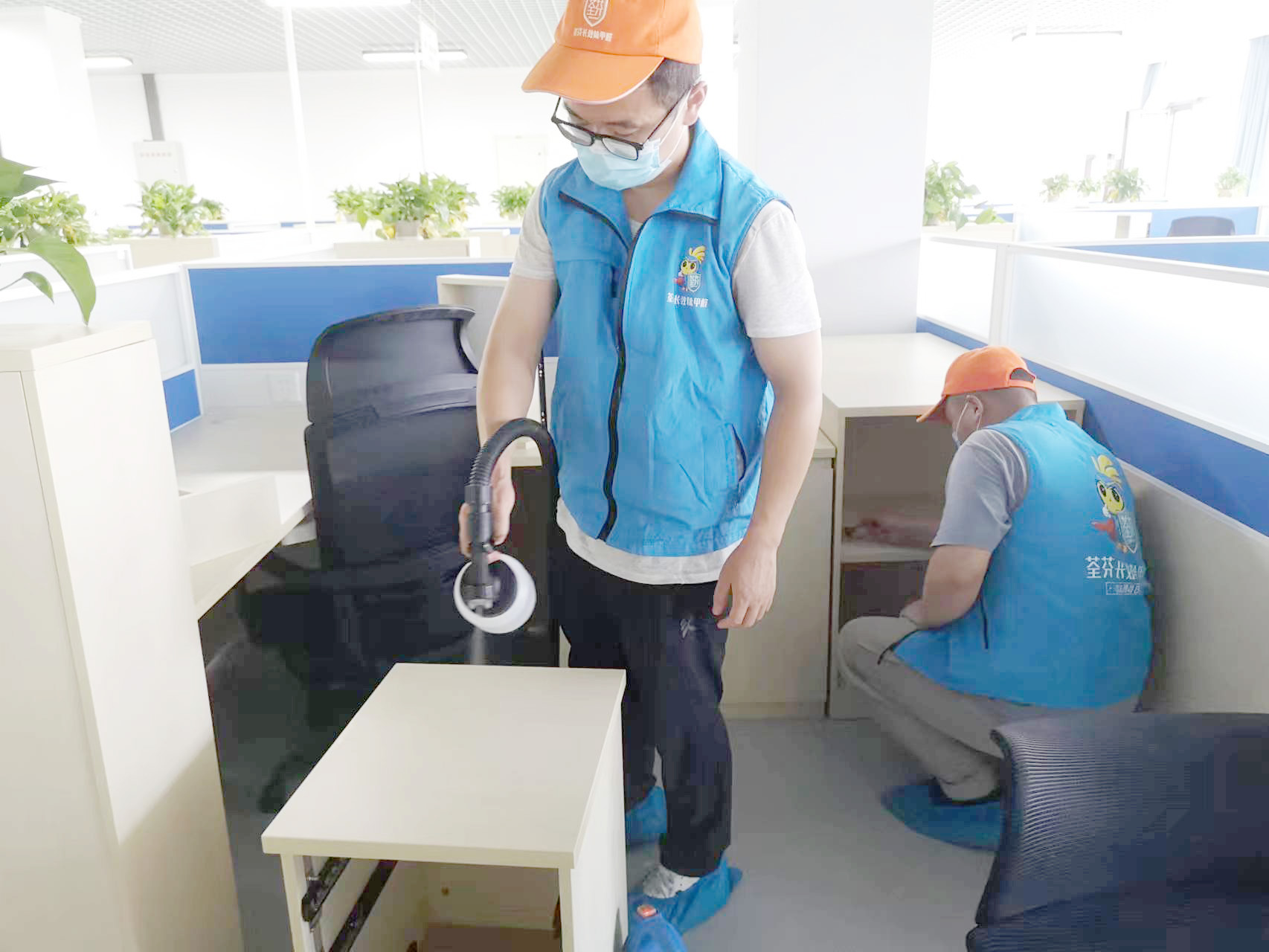 學校辦公桌椅施工治理甲醛