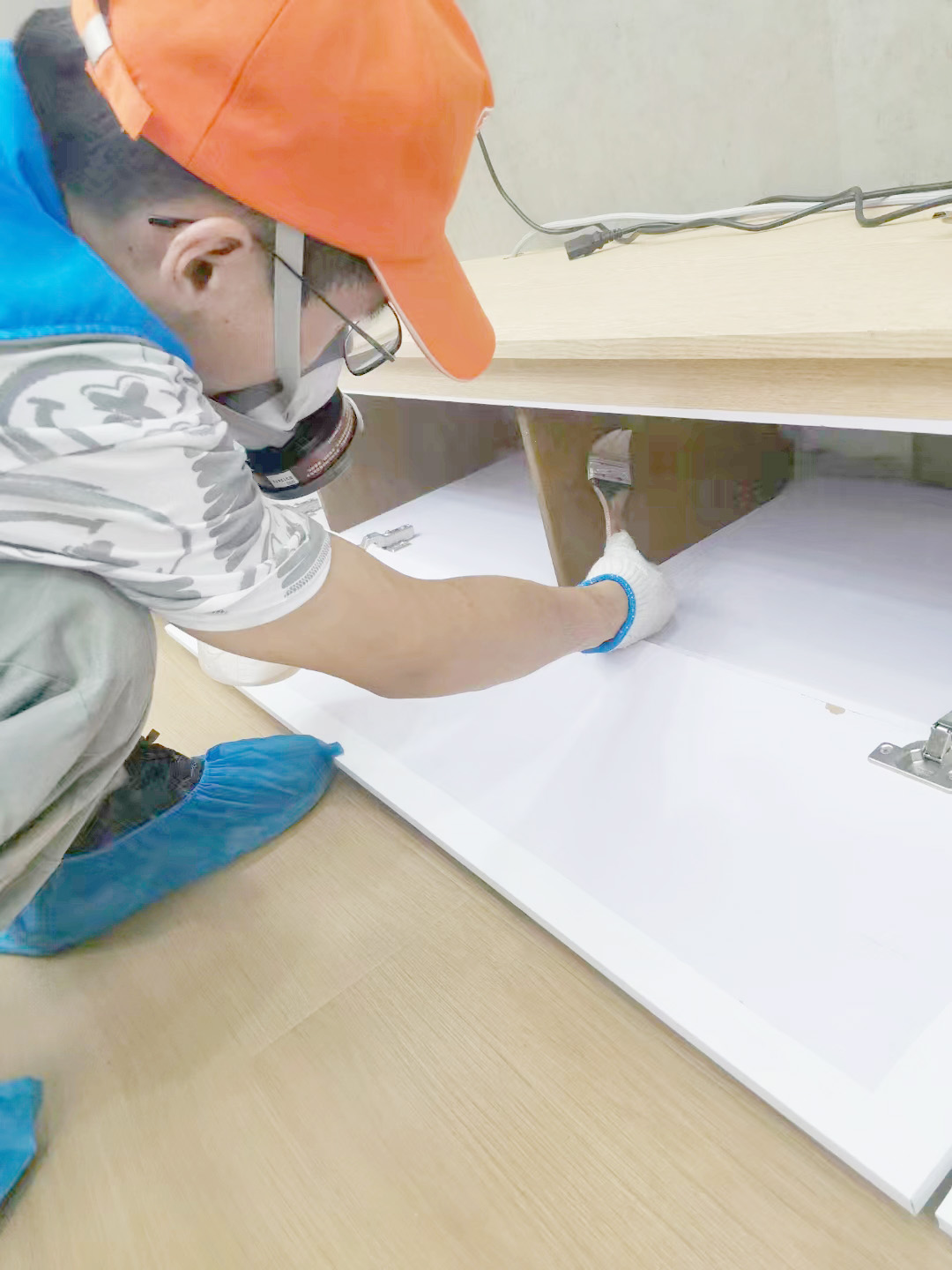 柜子縫隙刷子精細(xì)化施工治理