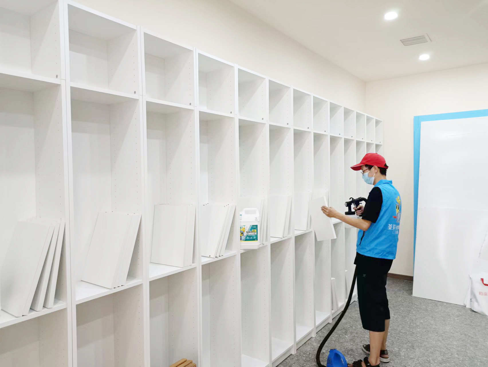 儲(chǔ)物柜全方位噴涂治理 儲(chǔ)物柜全方位噴涂治理